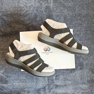 Cloudsteppers by Clark's, size 11 wide, black comfy sandals, brandnew in box.